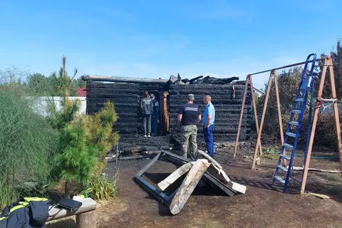 В Ярославской области в сгоревшем доме погибли пенсионерка и двое детей