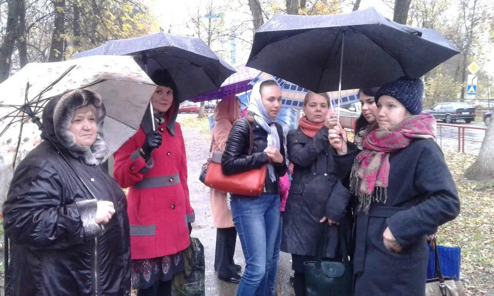 Ярославцы устроили акцию поддержки экс-директора интерната для глухих