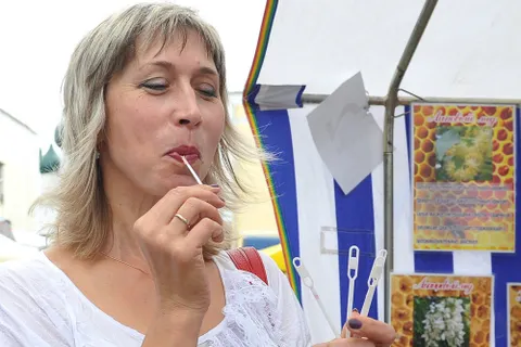В Ярославле начала работу ярмарка «Медовый спас». Фоторепортаж