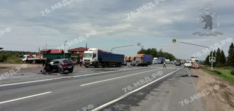 В тройном ДТП под Ярославлем пострадали четыре человека