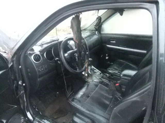 В Ярославле горящий автомобиль потушили до прибытия пожарных