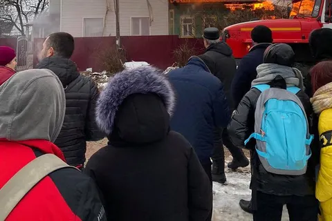 В Переславле полыхает двухэтажный жилой дом: видео