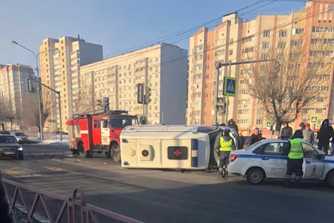 В Ярославле перевернулась машина «Скорой помощи»
