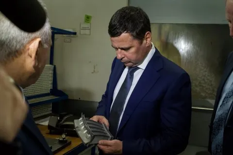 Дмитрий Миронов посетил рыбинские предприятия госкорпорации «Ростех»