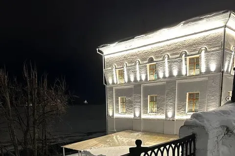 Ярославец жалуется на повреждения Губернаторского дома при чистке снега