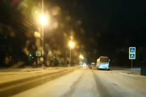 «Город в снежной каше»: в Ярославль пришел день жестянщика
