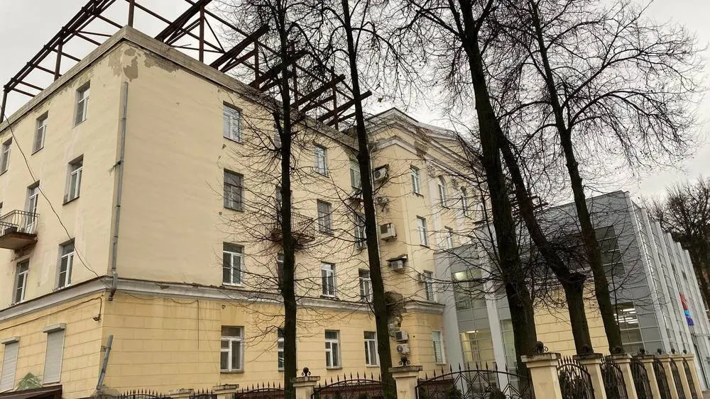 В Ярославле крышу клиники экс-депутата делают в новой редакции