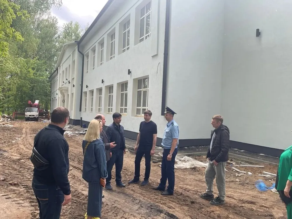Прокуратура проверила ход ремонта ярославской школы