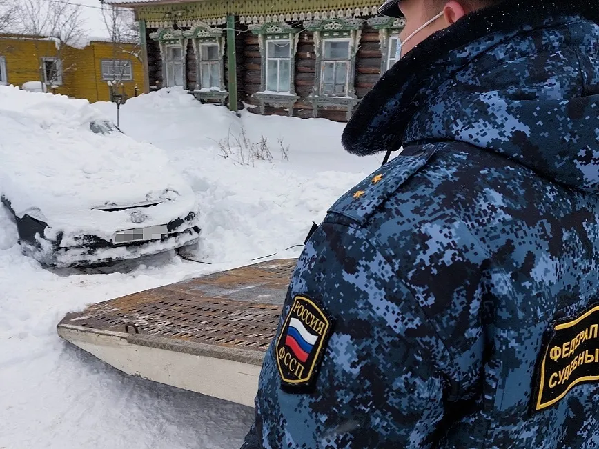 Житель Ярославской области попытался спрятать автомобиль в сугробе