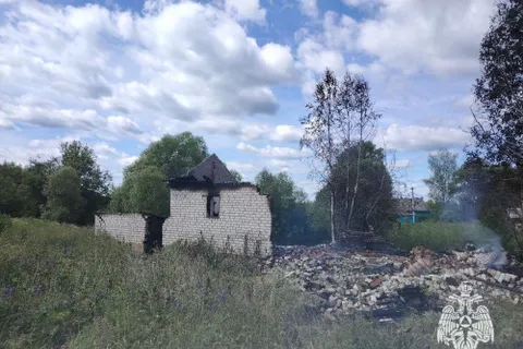 Деревенский дом под Ростовом Великим сгорел из-за непотушенной сигареты