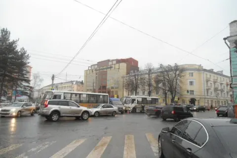 В центре Ярославля столкнулись две маршрутки