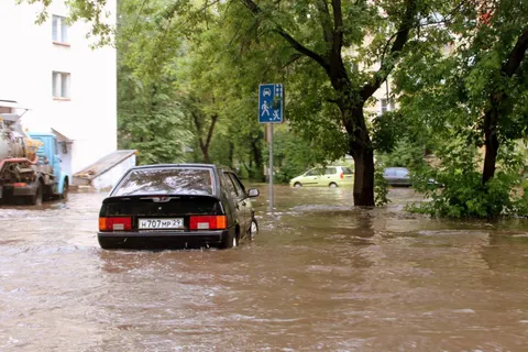 В Ярославле затопило не только улицы, но и дворы