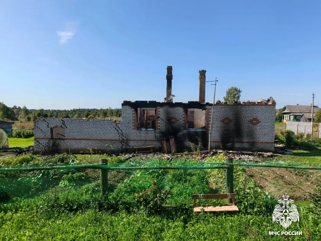 Под Тутаевом пять часов тушили дом, загоревшийся из-за зарядки телефона