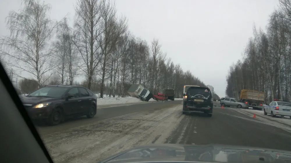 Массовая авария случилась на въезде в Ярославль