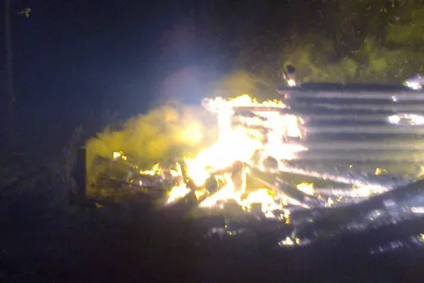 В Рыбинске ночью сгорел деревянный жилой дом