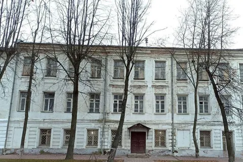 Здание в центре Ярославля перестроят под гостиницу с мансардным этажом