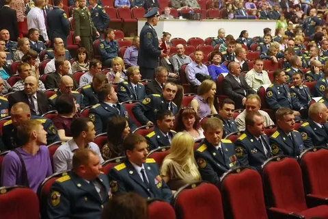 Пожарные вручили медаль губернатору Ярославской области (с фото)