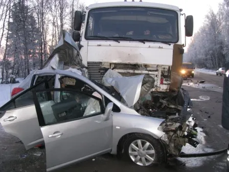 В Ярославской области столкнулись четыре автомобиля - два человека погибло