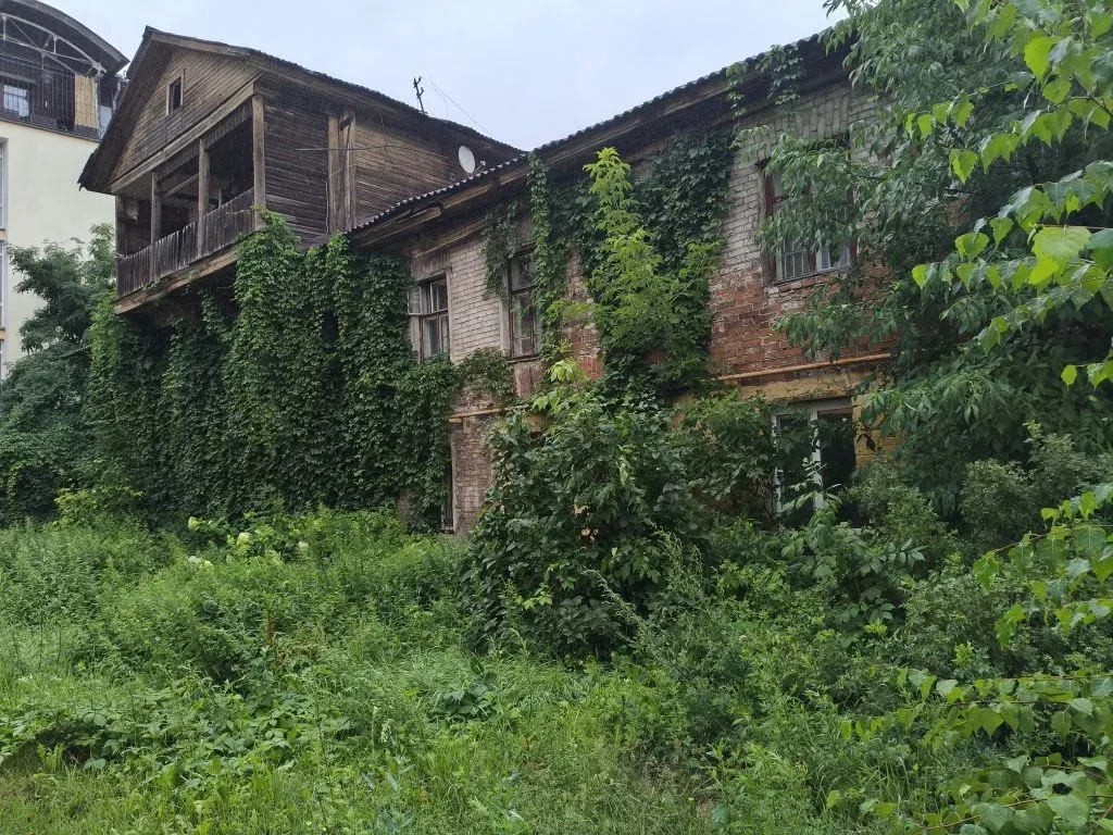 В центре Ярославля подешевел дворянский флигель