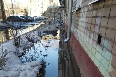 В Ярославле «поплыл» благоустроенный по губернаторской программе двор