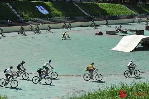 Ярославль не выбить из велосипедного седла. Фоторепортаж
