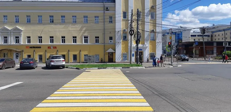 Ярославцев удивил пешеходный переход «в никуда»