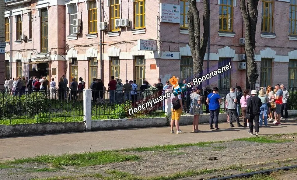 «Пришли без записи»: названа причина очередей в ярославских больницах