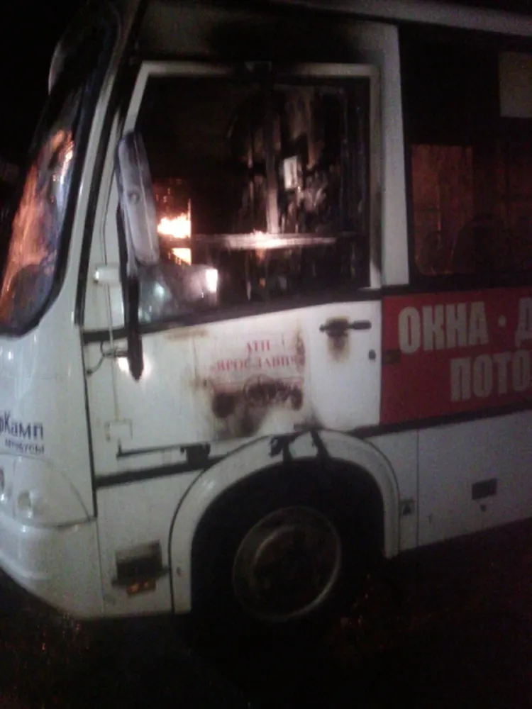 В Ярославской области загорелся автобус