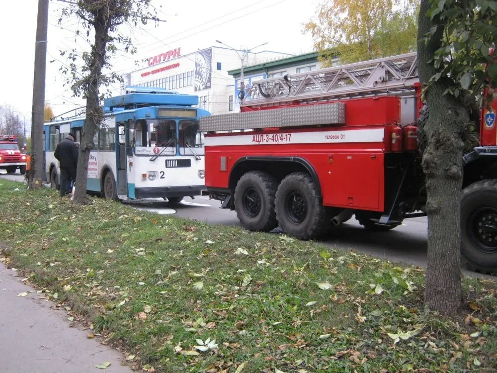 В Рыбинске Ярославской области загорелся троллейбус с пассажирами