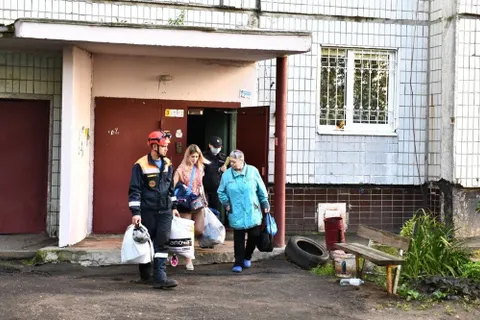 Ярославцев из пострадавшего дома на Батова пускают в свои квартиры