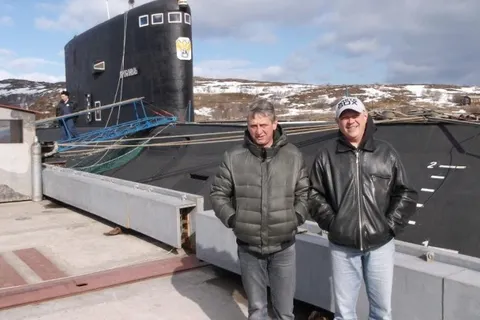 Ярославль оказал помощь одноименной подводной лодке (с фото)