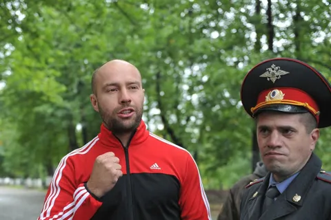 В Бориса Немцова на митинге в Ярославле запустили сырым яйцом. С фото