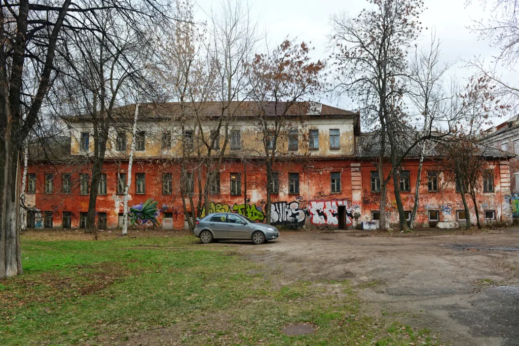 Двухэтажную фабрику в центре Ярославля продают за рубль