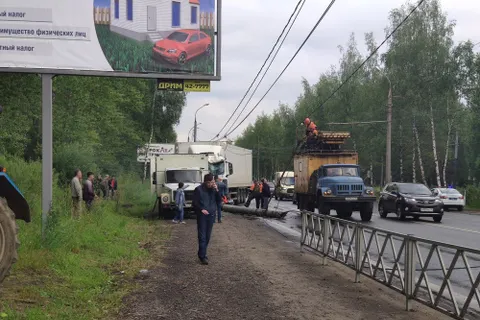 В Ярославле фура снесла столб: маршруты троллейбусов изменены