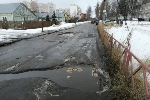 Ярославцы просят заделать «противотанковые траншеи» на подъезде к больнице