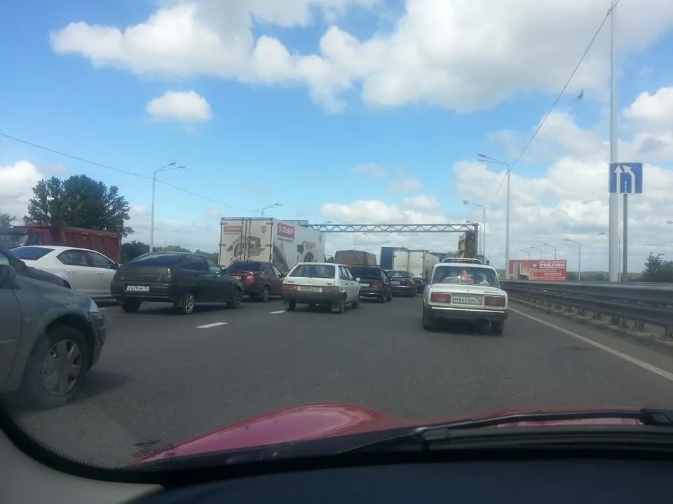 На Юбилейном мосту в Ярославле было затруднено движение в обе стороны