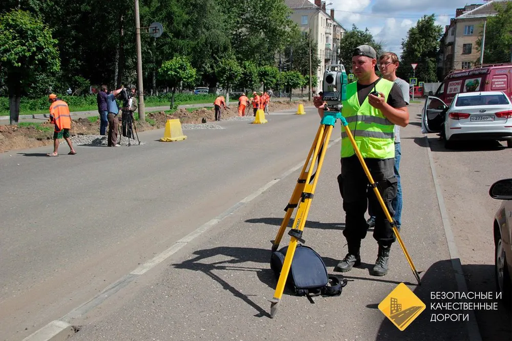 В Ярославле проверили ход ремонтных работ на улице Свердлова