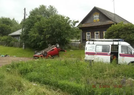 В опрокинувшемся в ДТП под Рыбинском «Опеле» 3 человека травмированы