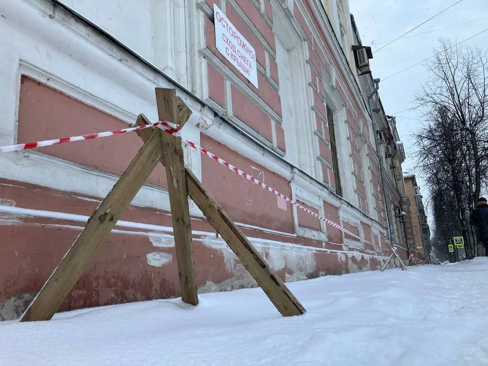 Губернатор потребовал  убрать «стулья с ленточками» с улиц Ярославля