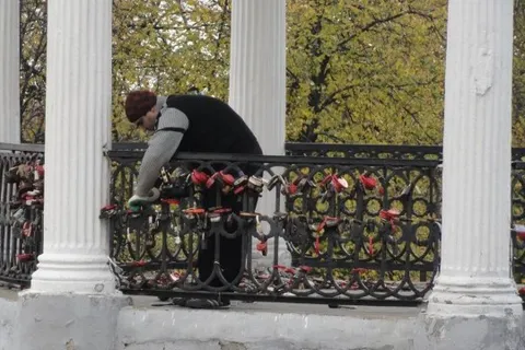Мэрия Ярославля будет хранить «замки счастья» в течение десяти дней