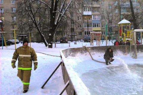 К новогодним праздникам в Ярославле открылись катки