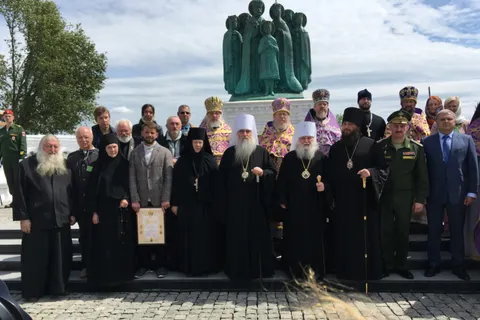 В Ярославской области открыли памятник Царской семье