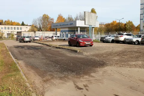 В Ярославле засыпали ямы у перинатального центра 