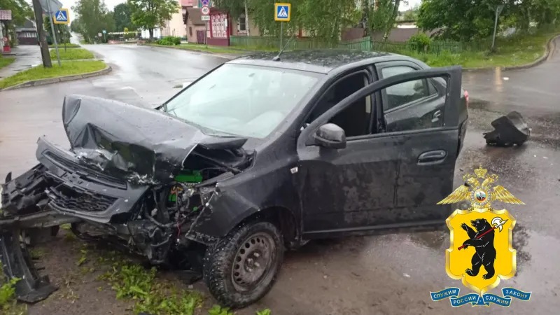 В Мышкине катавшийся на машине знакомого подросток устроил ДТП