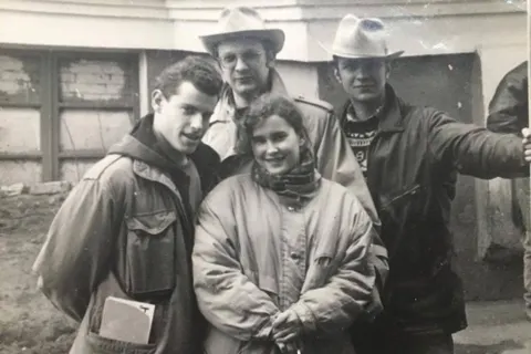 Какими были ярославцы в девяностых: фоторепортаж