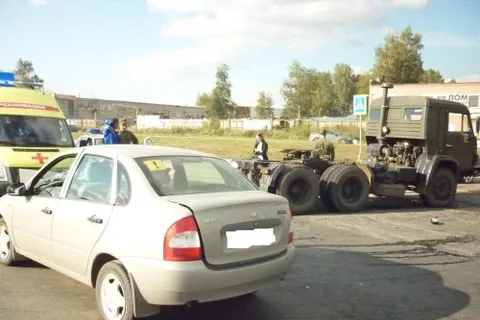 В Ярославском районе «Лада Калина» поцеловала «Камаз»