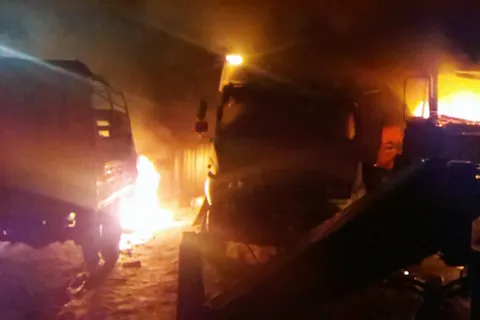 Ночью под Переславлем сгорели четыре грузовика