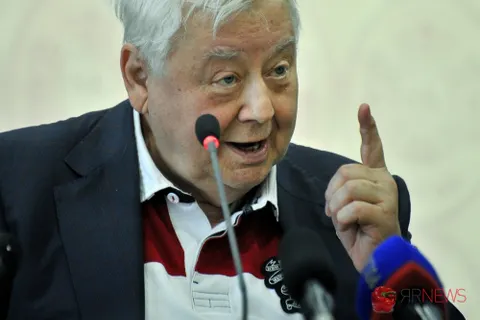 Олег Табаков в Ярославле дал пресс-конференцию. Фоторепортаж