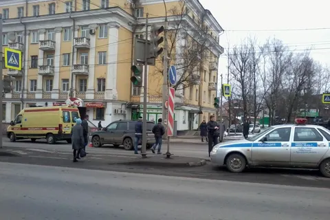 В Ярославле иномарка на пешеходном переходе сбила женщину