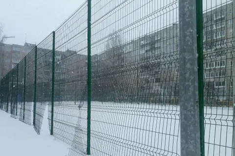 В Ярославле разваливаются спортплощадки у школ